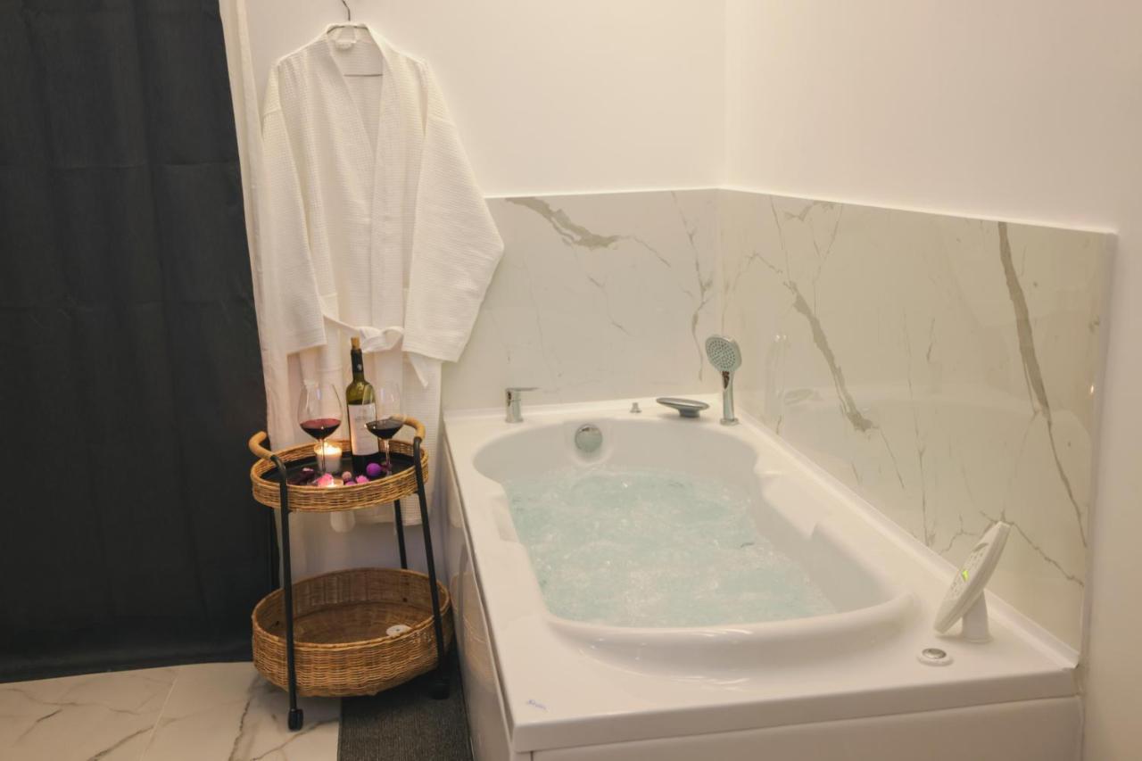Apollo 2 Bd Jacuzzi Suite Athen Eksteriør bilde
